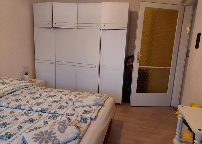 Takacs-haz * Gyenesdiás